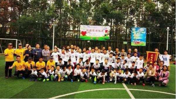 奔跑吧，足球少年！丨j9九游会真人游戏第一品牌助力凤凰少儿足球